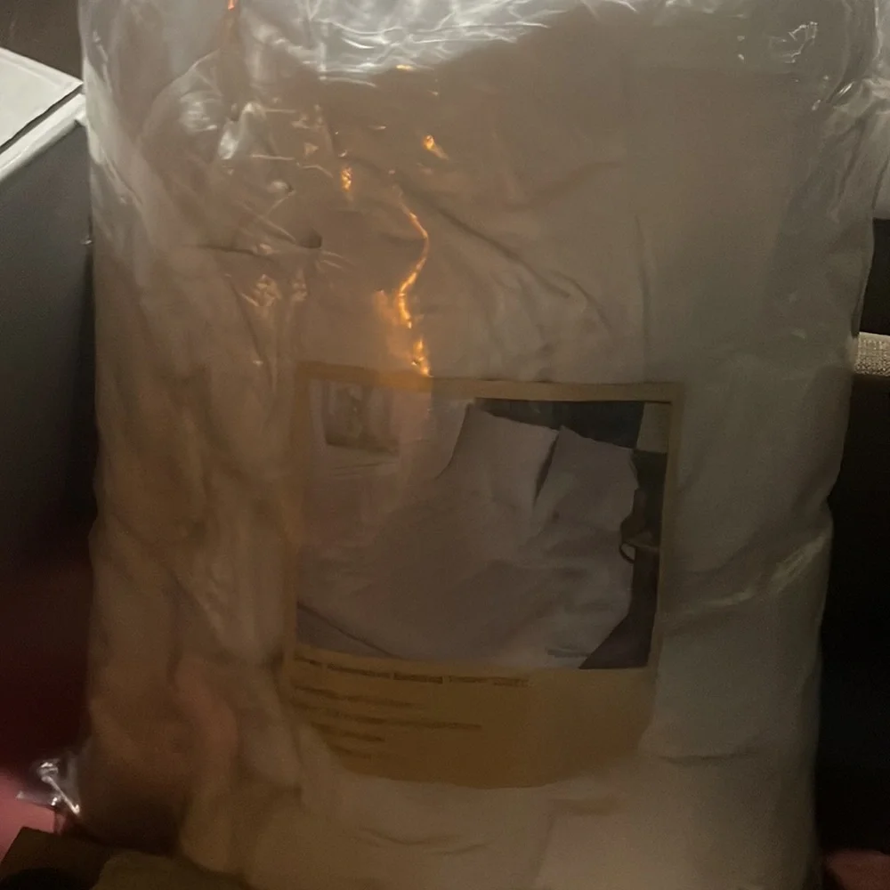 Bedding topper down alternative. Size 60”x80” 3” thick